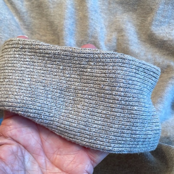 American Eagle Outfitters V Neck Taupe Slight Nubby Soft Texture Casual Sweater - Picture 8 of 8